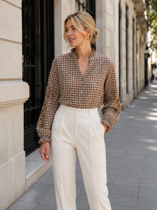 Camisa a cuadros con bordados florales en las mangas