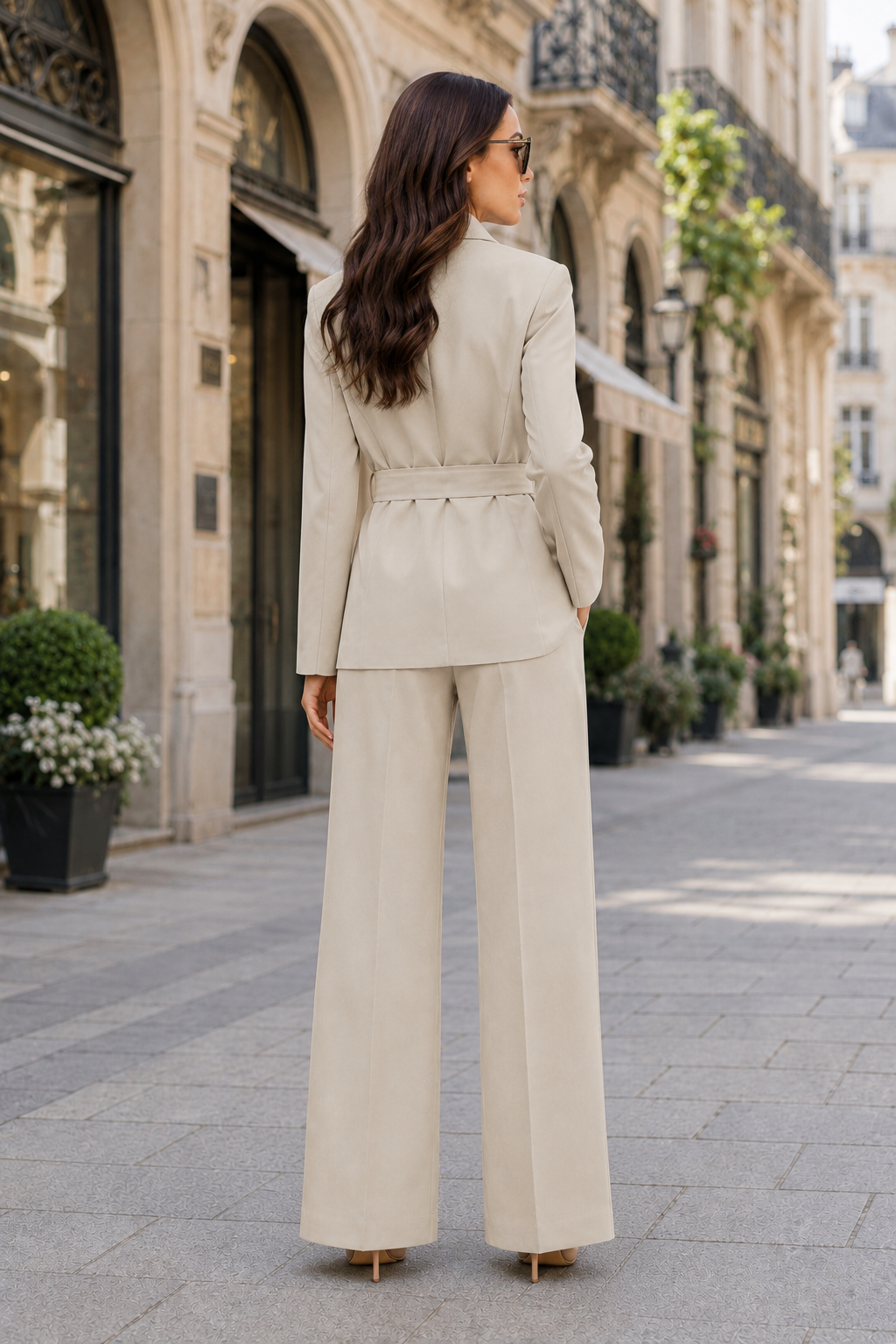 Conjunto de chaqueta con cinturón y pantalón